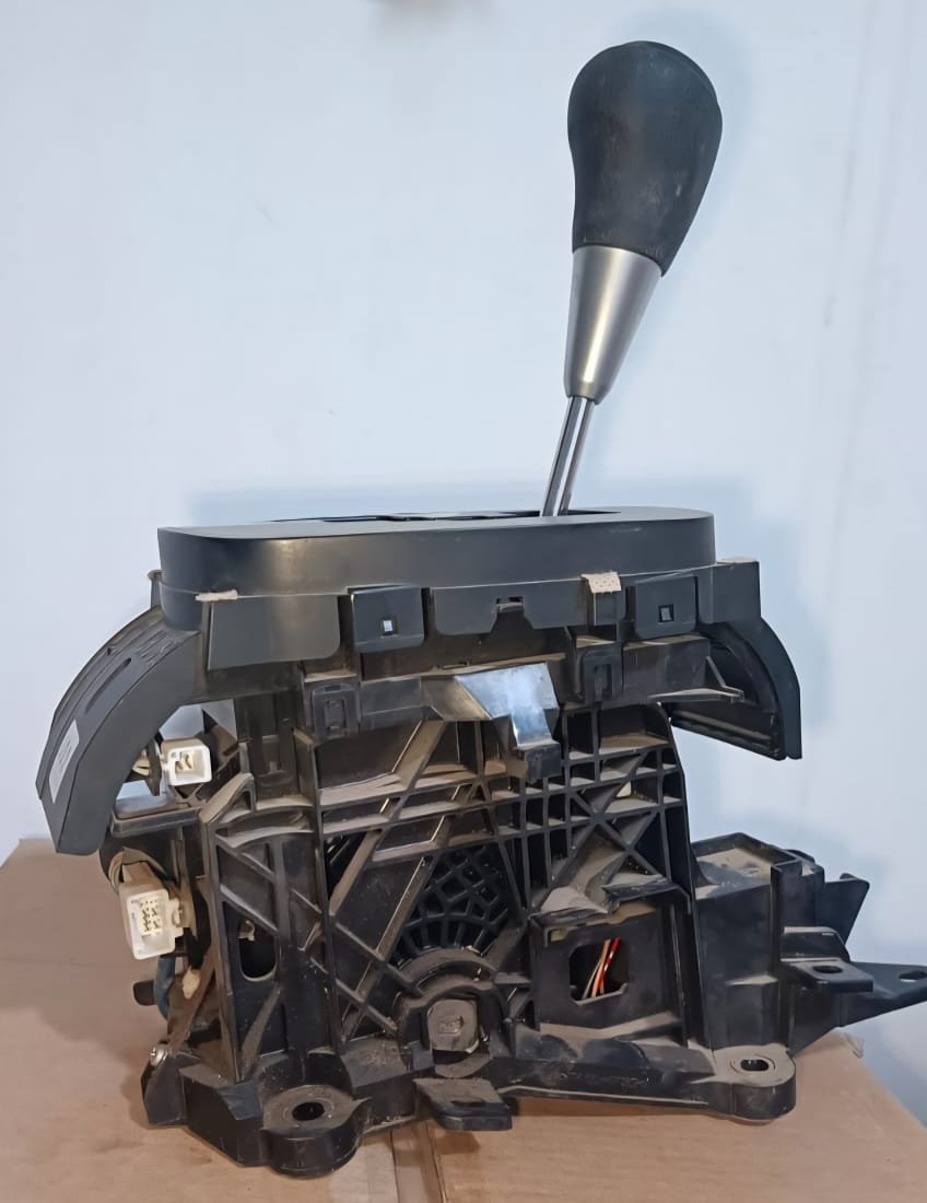 WhatsApp Image 2025-12-28 at 8.57.27 PM عصايه فتيس ياريس 2015 - الصورة 1